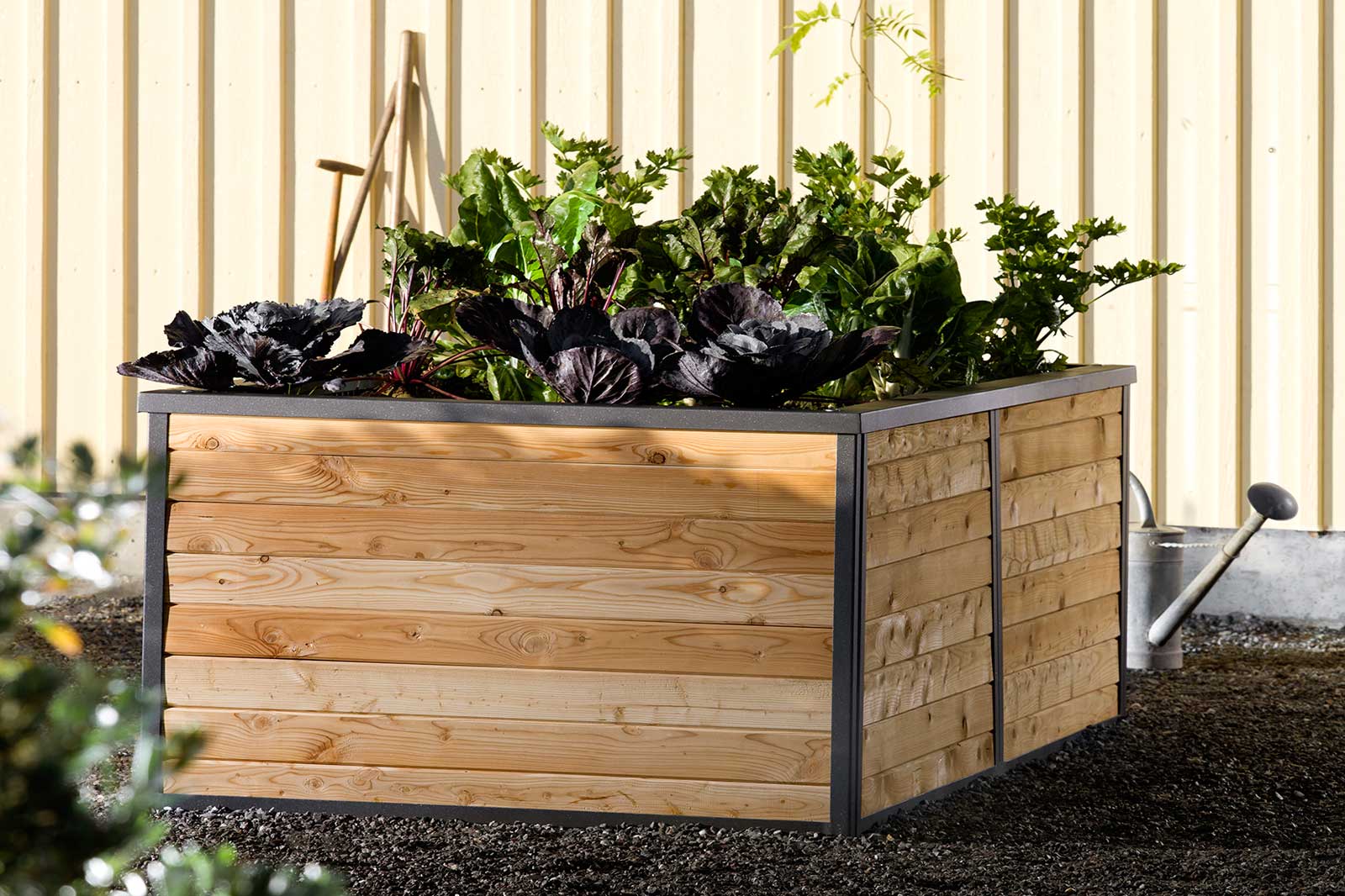 Sager Gartengalerie AG has developed raised beds for use in the garden for balcony